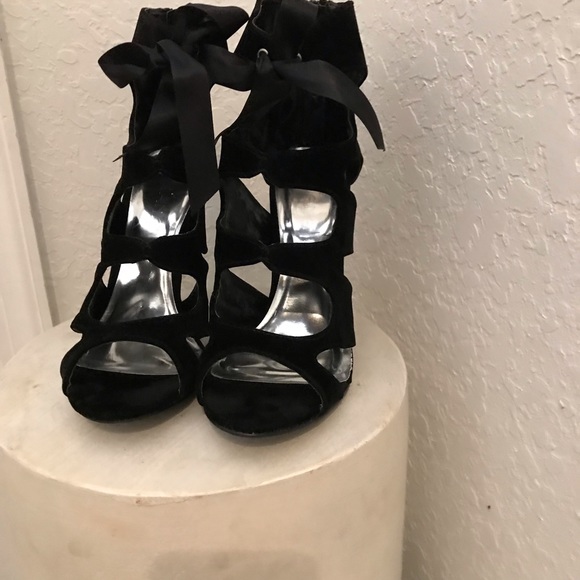 Black velvet heels - Picture 2 of 2